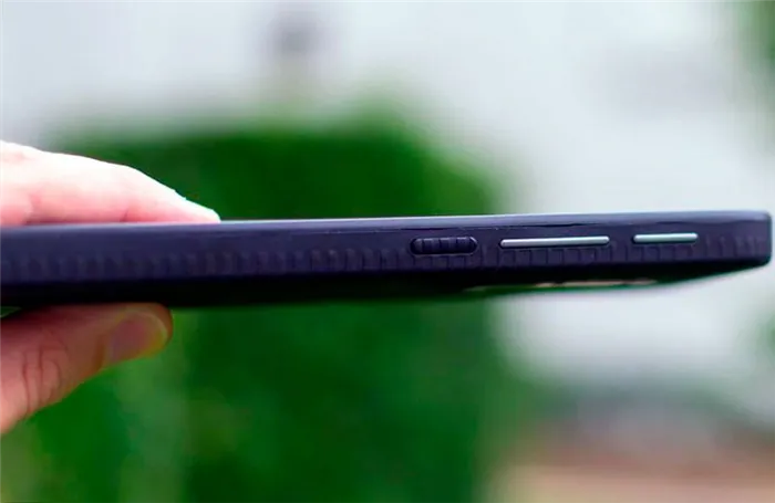 Motorola Defy (2021) прочный смартфон