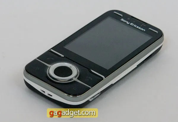 Подробный обзор мобильного телефона Sony Ericsson U100 Yari-3