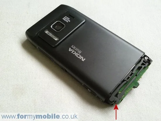 Как разобрать телефон Nokia N8 (4)