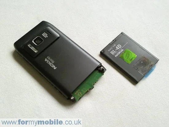 Как разобрать телефон Nokia N8 (6)