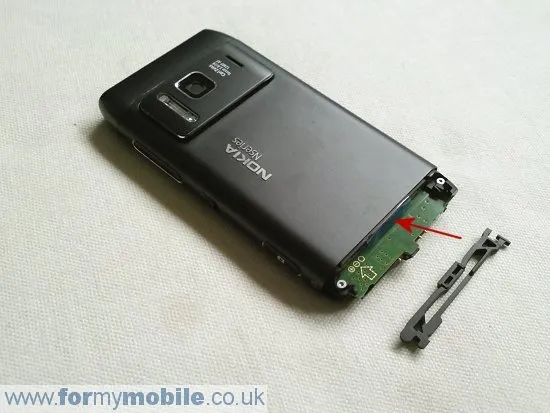 Как разобрать телефон Nokia N8 (5)