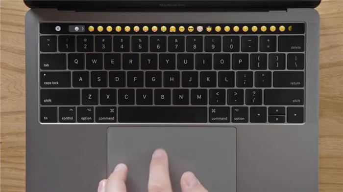 Обзор MacBook Pro 2017 - Touch Bar emoji