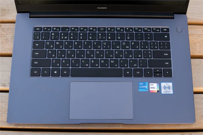 Обзор Huawei MateBook D 15 (2021): новое железо, старые проблемы — Миниатюрная клавиатура для большого ноутбука. 1