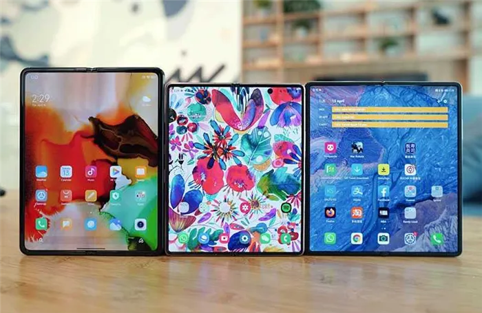 Xiaomi Mi Mix Fold с Samsung Galaxy Z Fold 2 и Huawei Mate X2