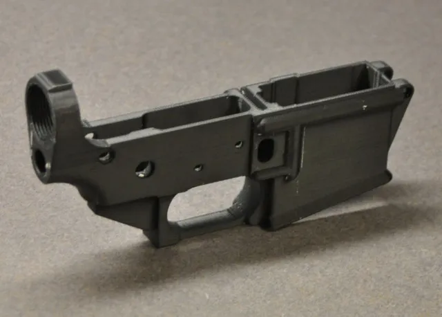 Функциональная 3D-печатная ствольная коробка от AR-15 без каких-либо номеров