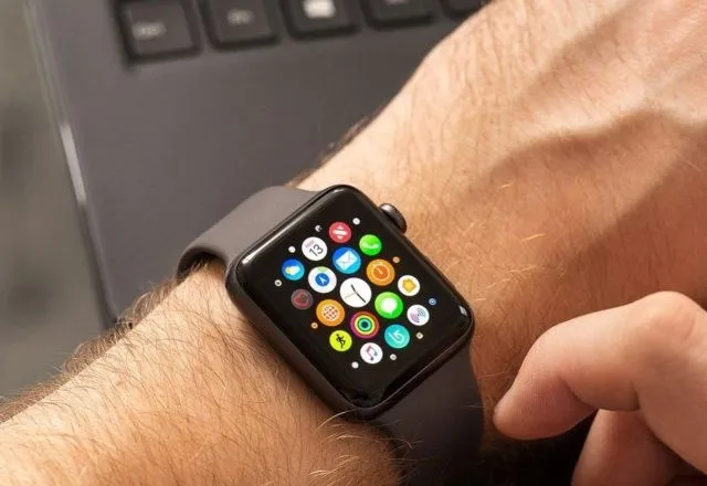 Apple Watch на руке