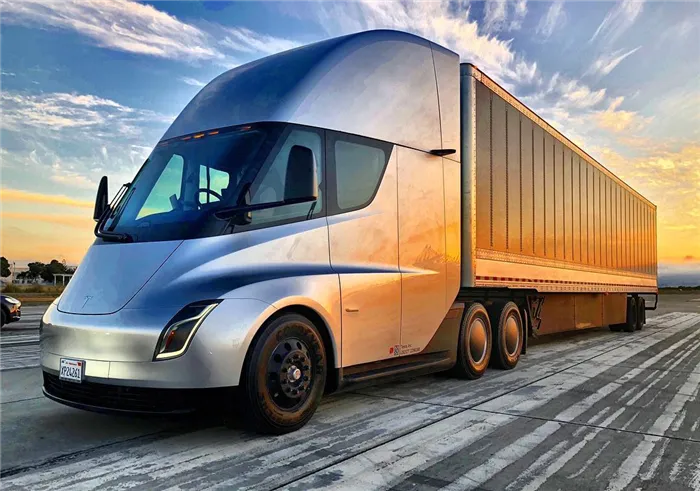 Грузовой электромобиль Tesla Semi