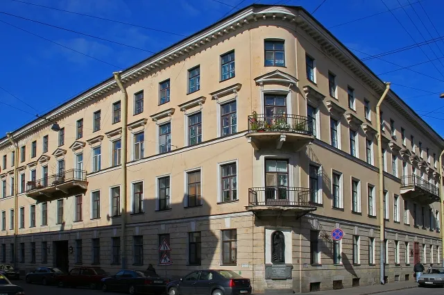 В этом доме на Столярной улице жил Раскольников.