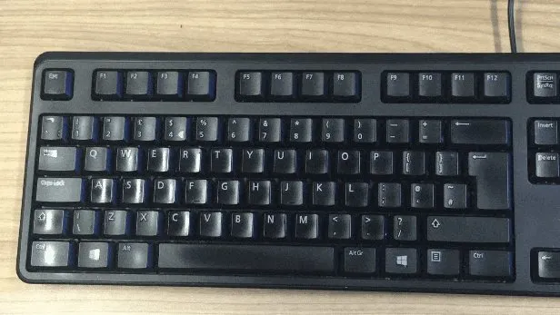 Правильная позиция пальцев на клавиатуре