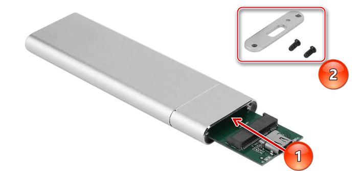 Вставьте карту адаптера M.2-USB SSD в корпус